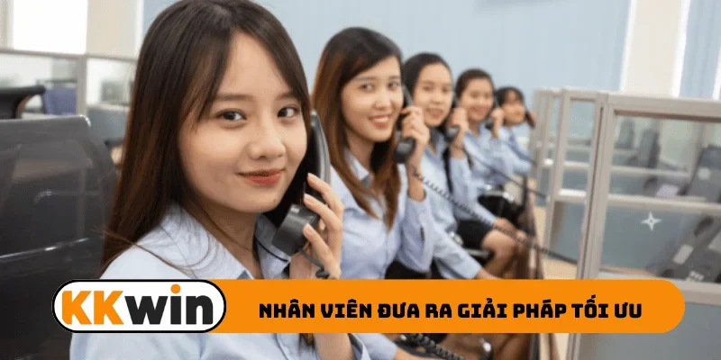 Nhân viên đưa ra giải pháp tối ưu